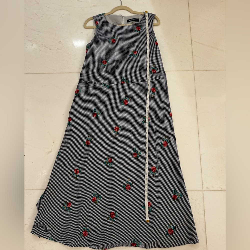 ANNE KLEIN Blue and White Gingham Midi Dress Embroidered Flowers - Picture 8 of 17